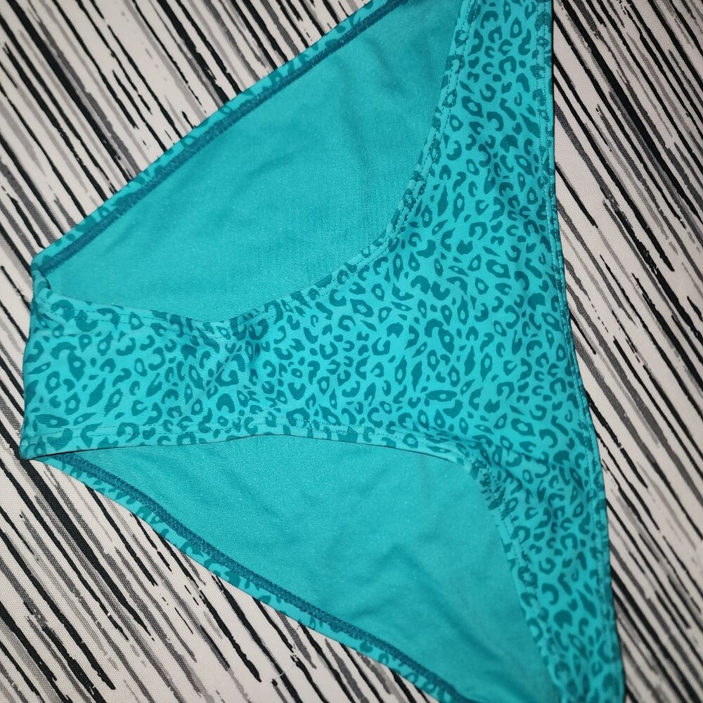 Bikini - Picture 4 of 6
